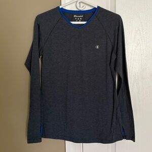 Champion Women’s Athletic Long Sleeve Shirt w/Thumbholes. Size Large.